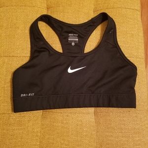 🖤 Nike Racerback Sports Bra